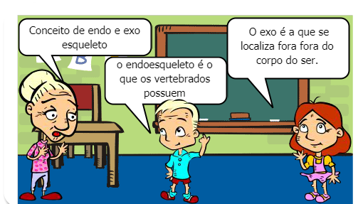 Dia 21/10, numero 6, do lado do Claudemir.
Claudemir esta co  uma blusa verde de frio, uma blusa do sesi branca e o short do sesi, em seu pé esta um tenis cinza e ele esta usando um oculos de ''nao faço ideia'' graus